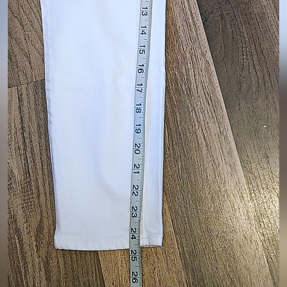 ๐๐ฒ๐๐ถ'๐ ๐ ๐ถ๐ฑ๐ฅ๐ถ๐๐ฒ ๐ฆ๐ธ๐ถ๐ป๐ป๐ ๐๐ฟ๐ผ๐ฝ ๐๐ถ๐๐๐ฟ๐ฒ๐๐๐ฒ๐ฑ ๐๐ฒ๐ฎ๐ป๐ - Picture 8 of 10